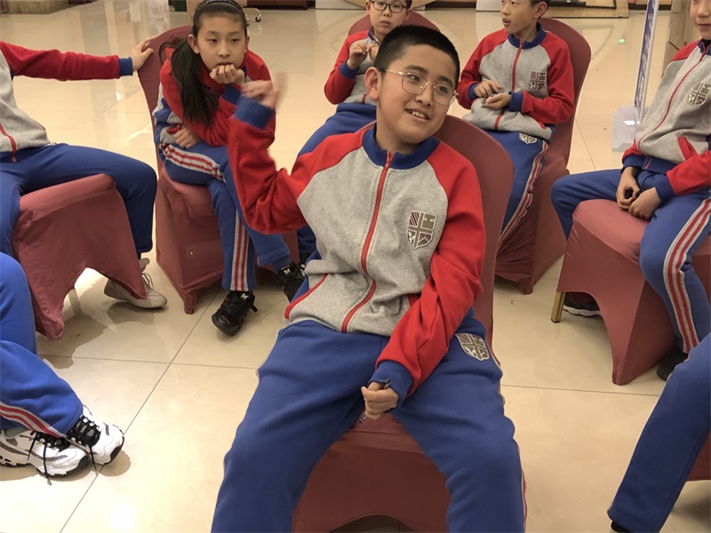 劉彥彤 (2).jpg 劉彥彤 (2).jpg