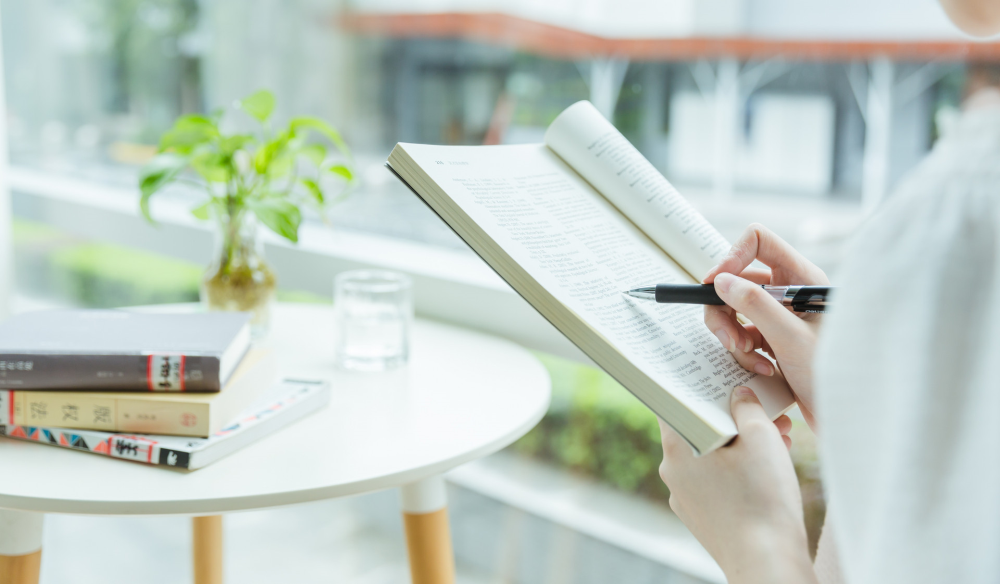 金芒果教育|暑假再忙也要讓孩子多閱讀，不僅僅影響語文成績